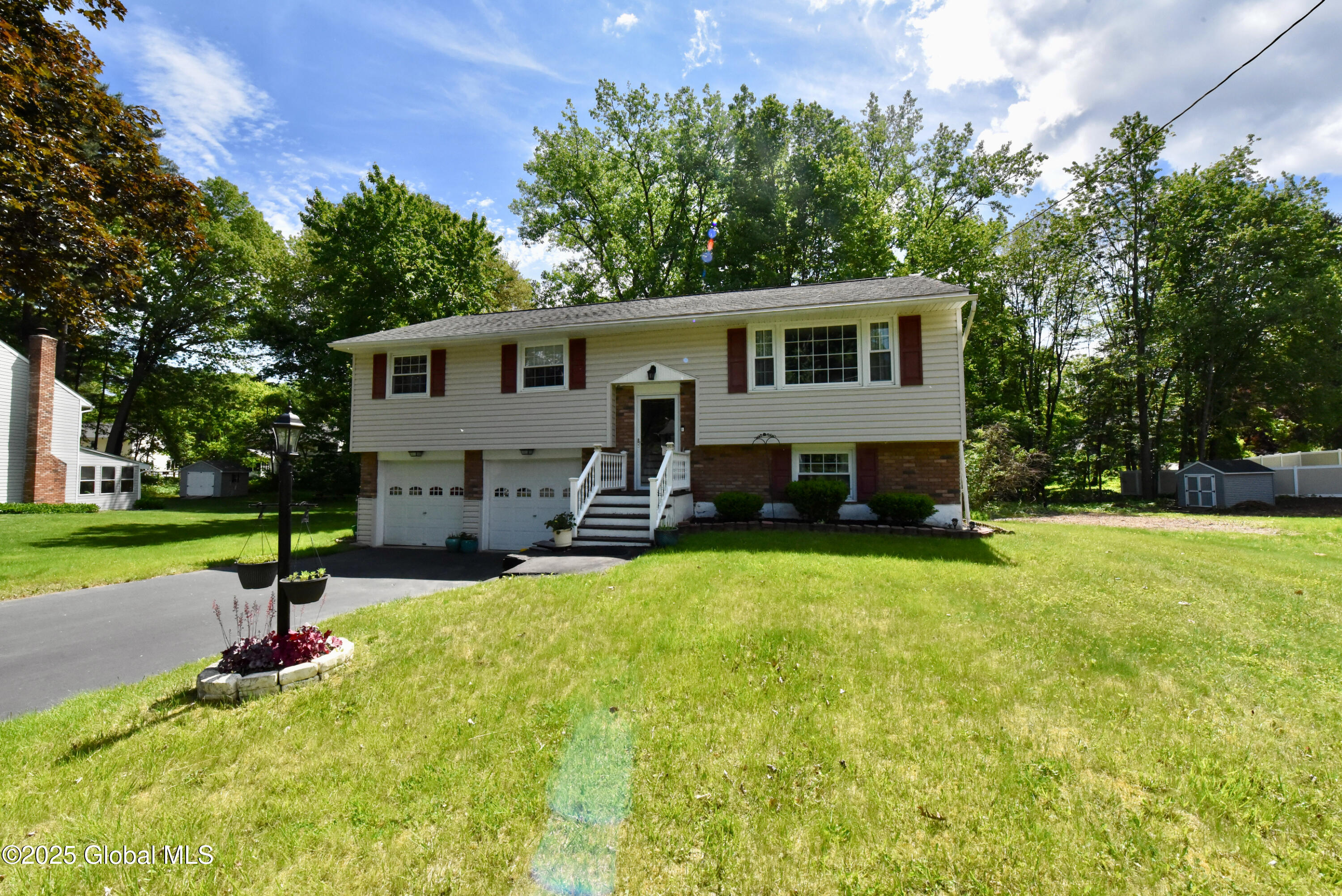 23 Bayberry Drive, Clifton Park, New York image 2