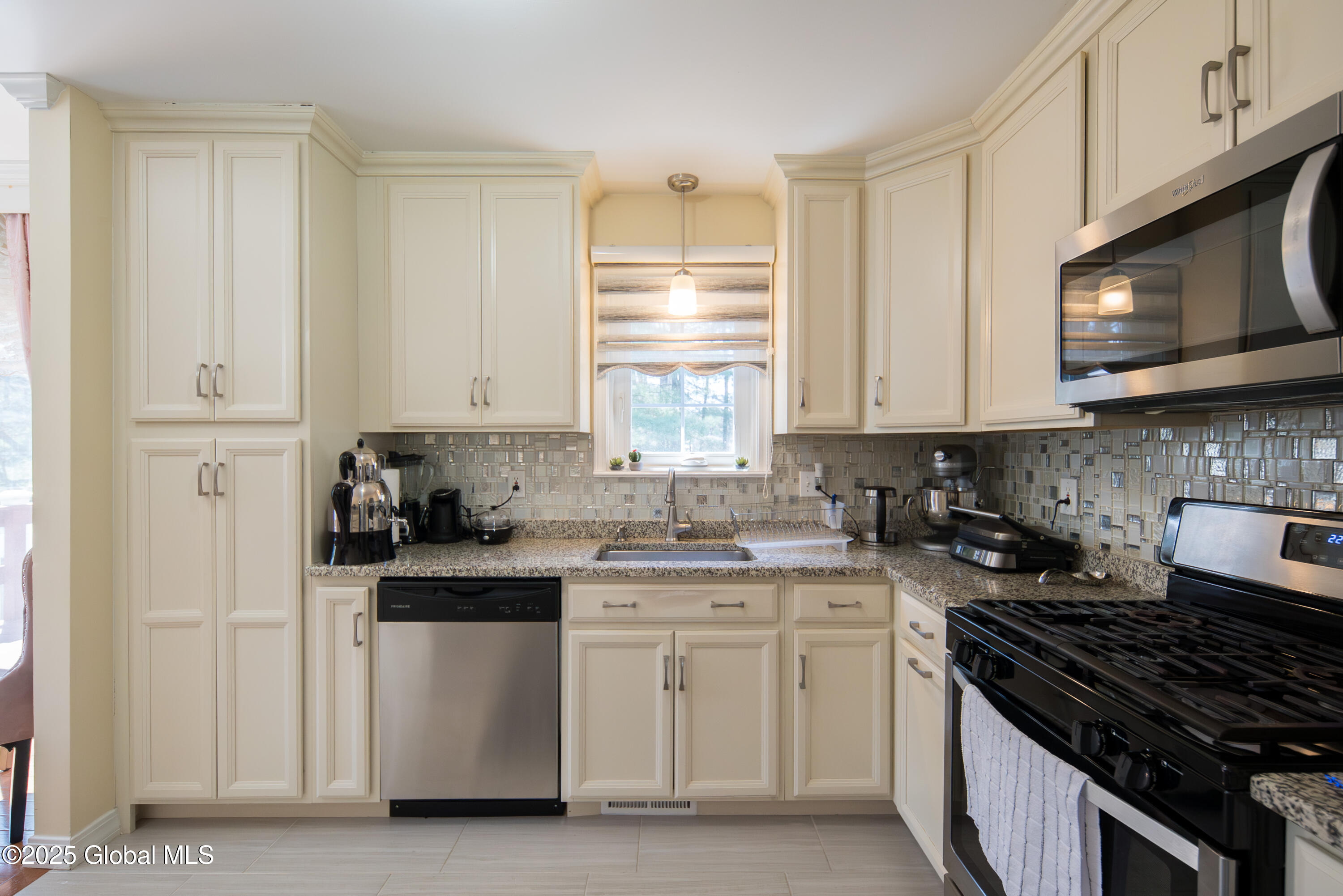 4 Heresford Lane, Queensbury, New York image 9