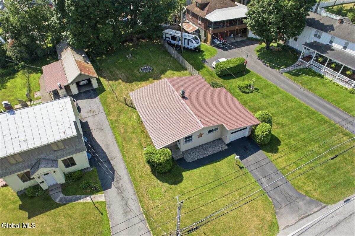 16 4th Avenue