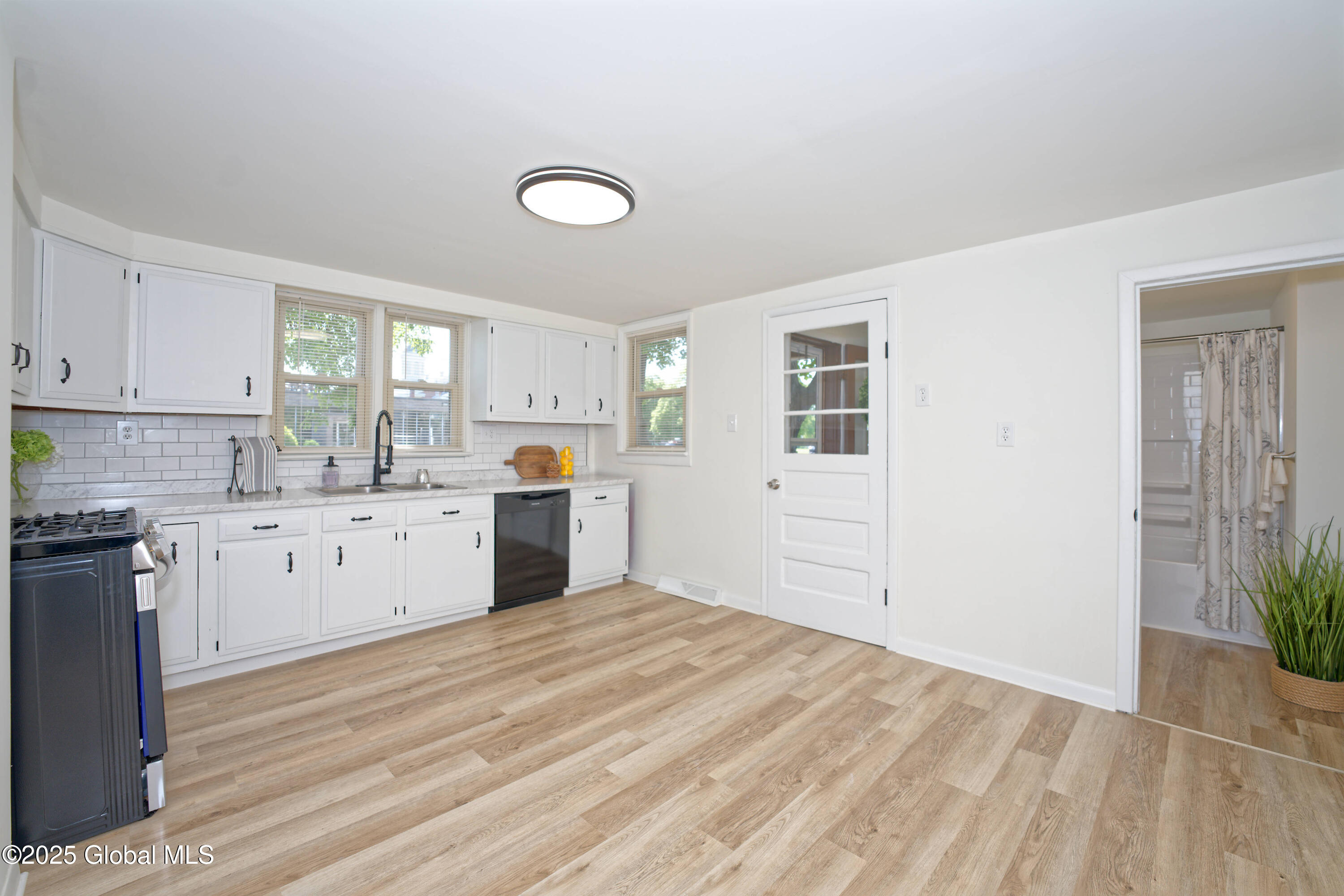 30 Andrewsville Court, Watervliet, New York image 11