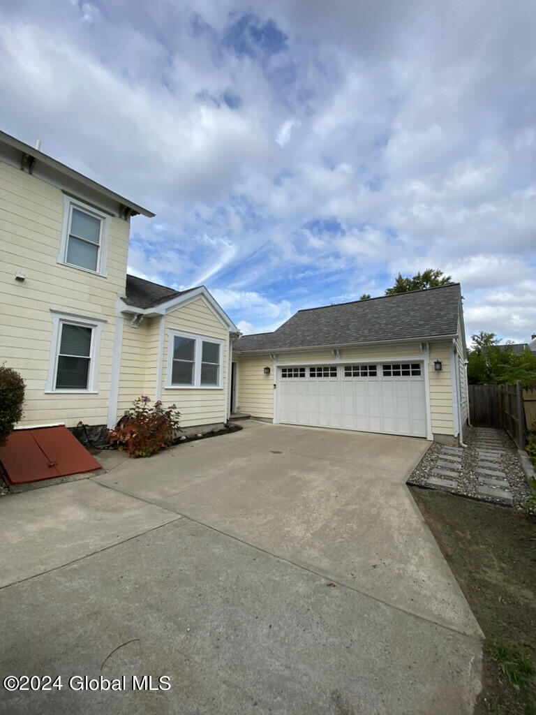 159 W Circular Street, Saratoga Springs, New York image 2