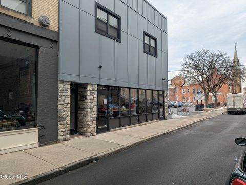 Photo of 140 Clinton Street #Unit A, Schenectady, NY 12305 (MLS # 202531150)