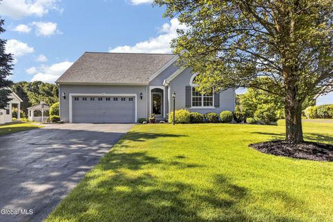 Photo of 6 Danbury Court, Clifton Park, NY 12065 (MLS # 202619729)