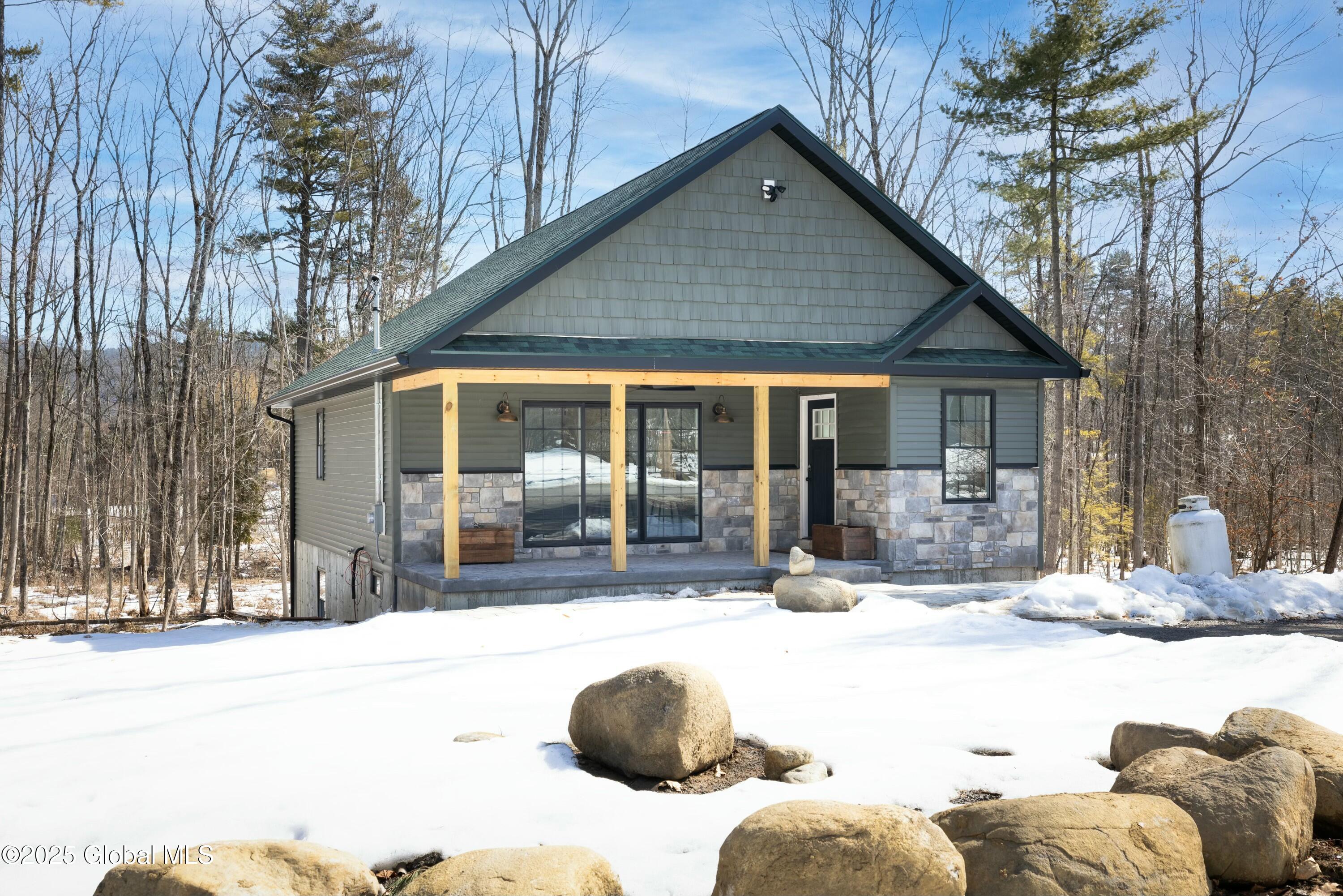 19 Forest Road, Lake George, New York image 1