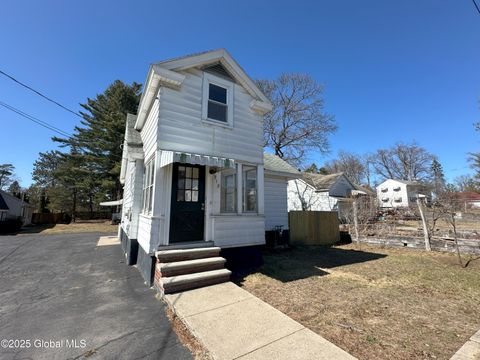 Photo of 315 Kings Road, Schenectady, NY 12304 (MLS # 202514254)