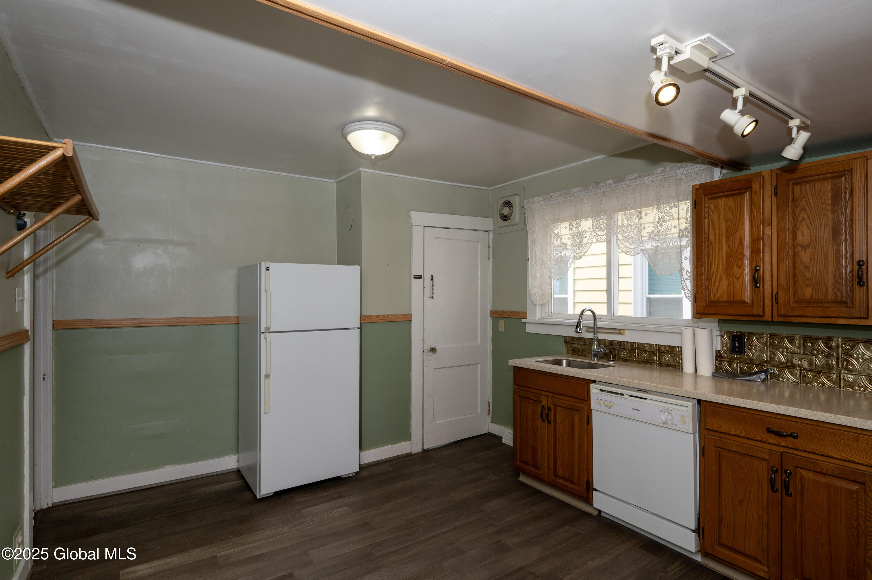 33 Pershing Drive, Scotia, New York image 5