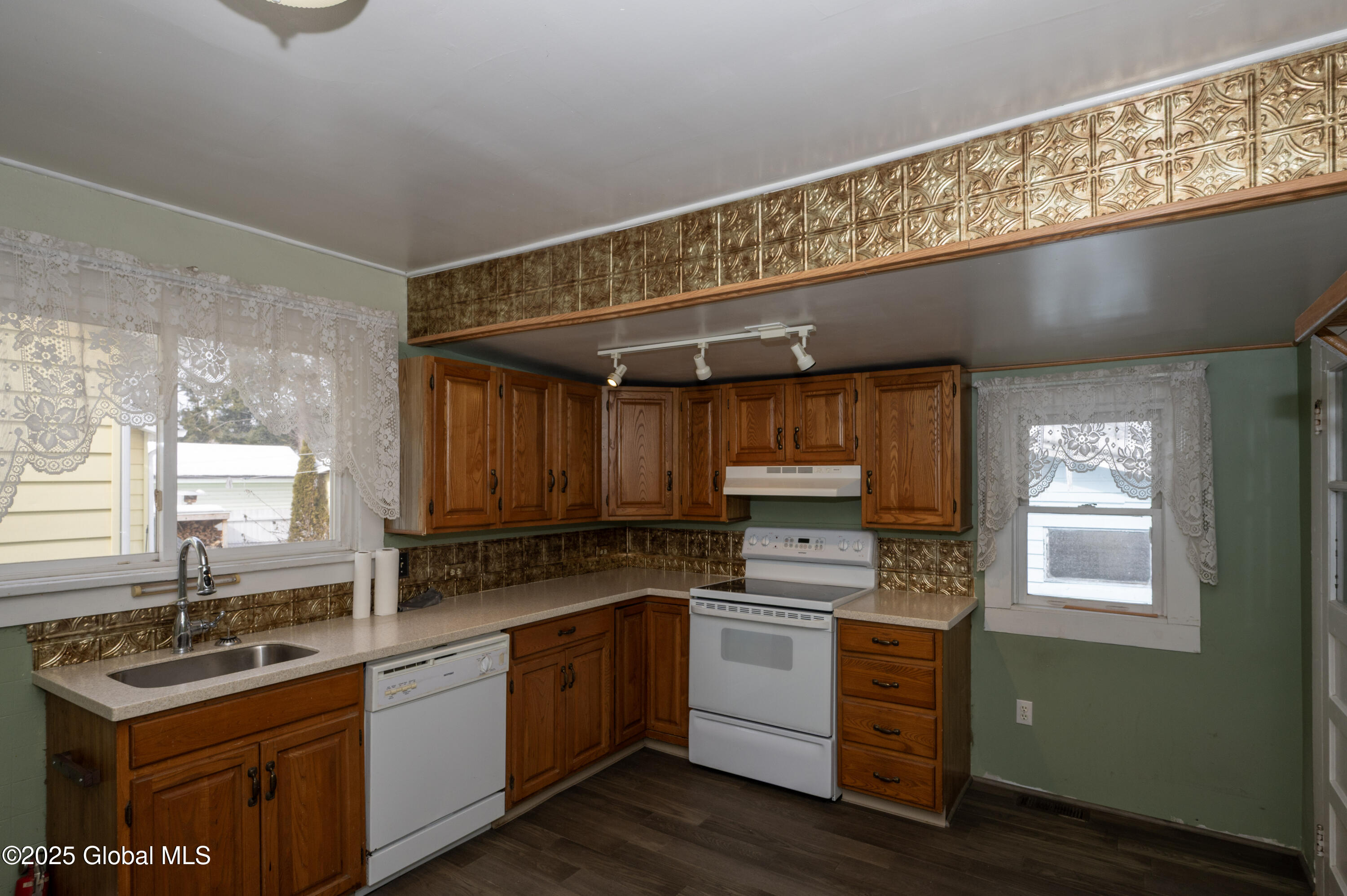 33 Pershing Drive, Scotia, New York image 4
