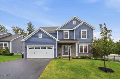 Photo of 7 Cragmoor Lane, Colonie, NY 12205 (MLS # 202626465)