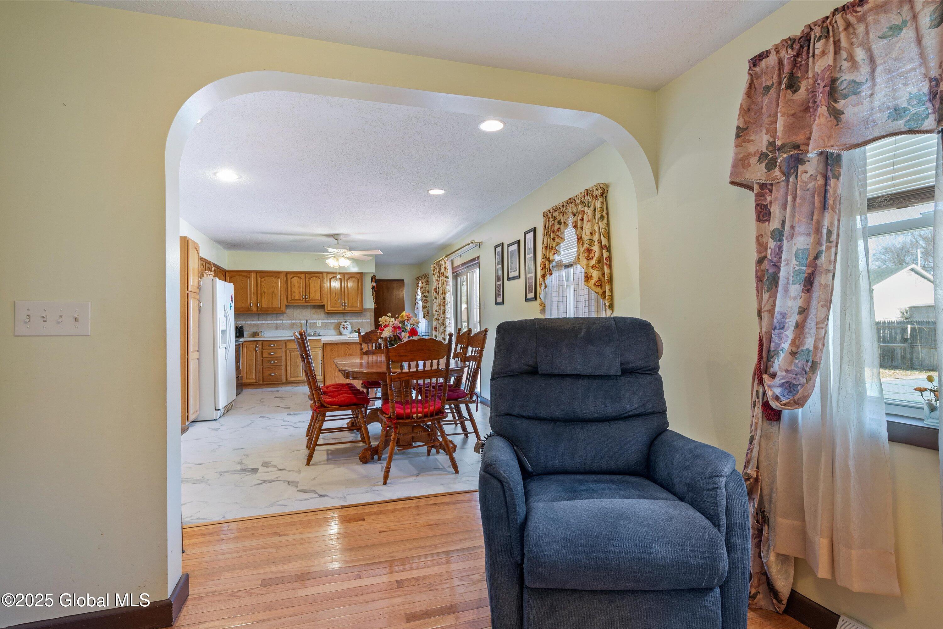 16 Linton Avenue, Colonie, New York image 5