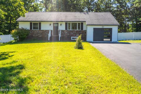 Photo of 5 Sleepy Court, Ballston Spa, NY 12020 (MLS # 202623205)