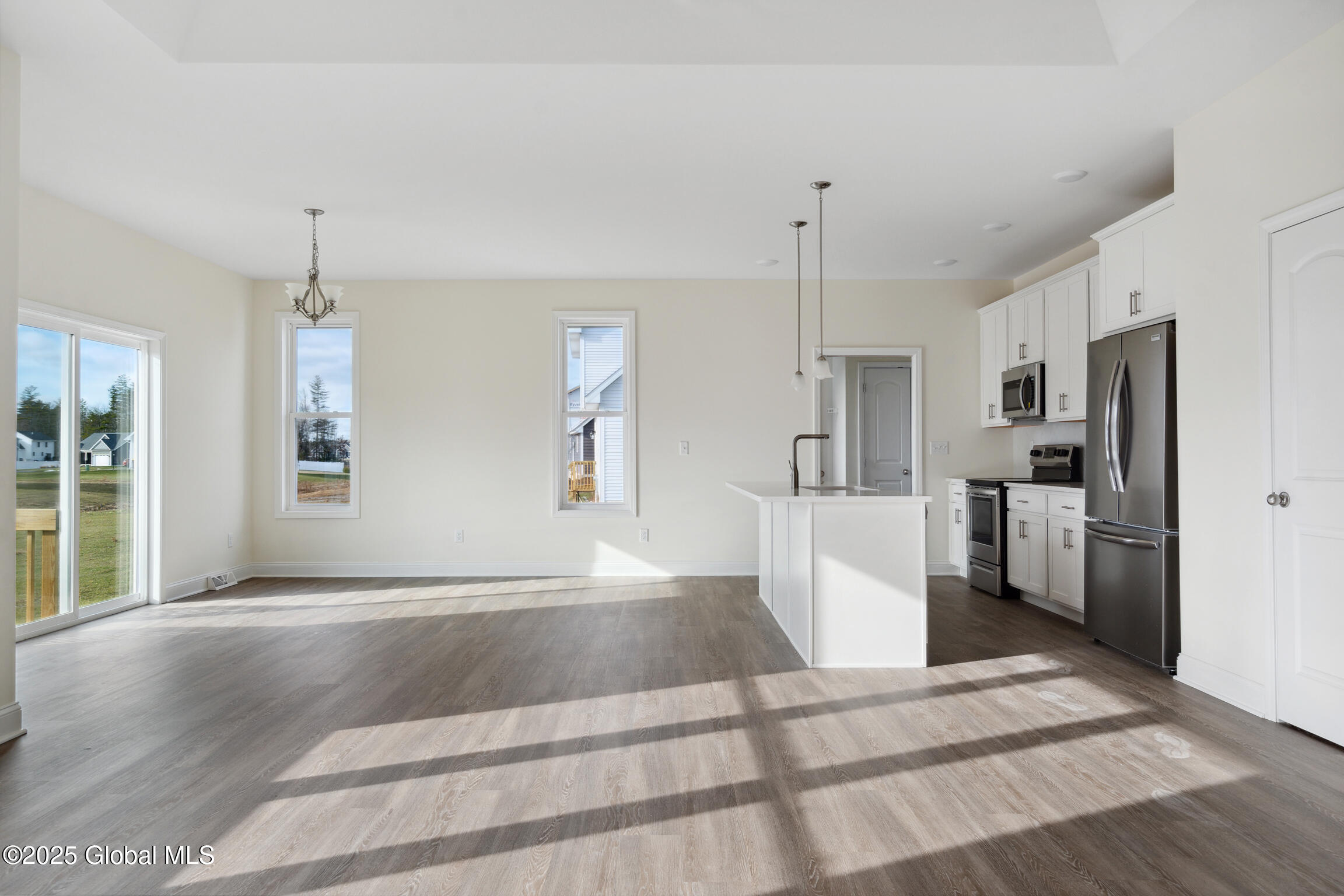 20 Eastpointe Drive, Saratoga Springs, New York image 3