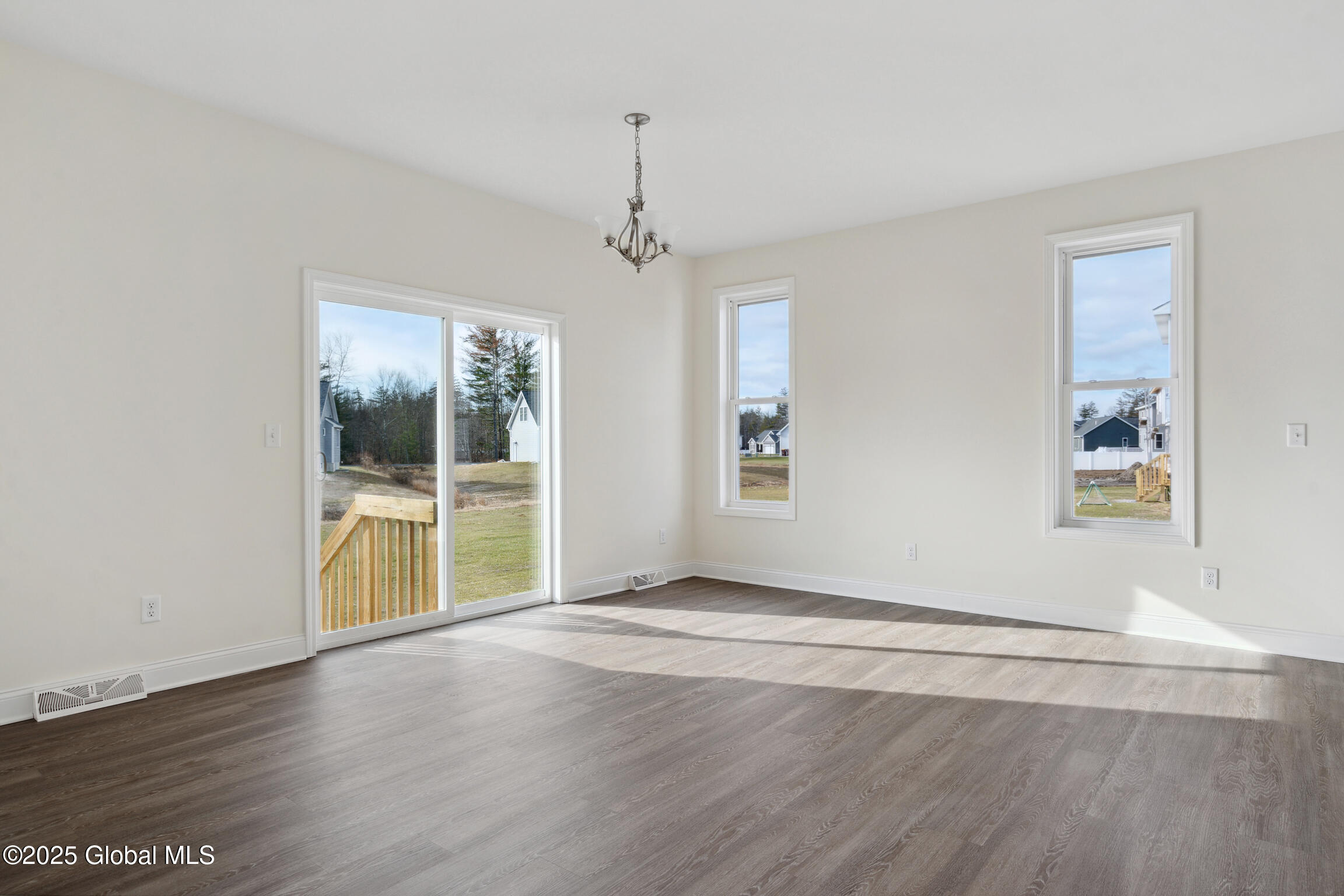 20 Eastpointe Drive, Saratoga Springs, New York image 9