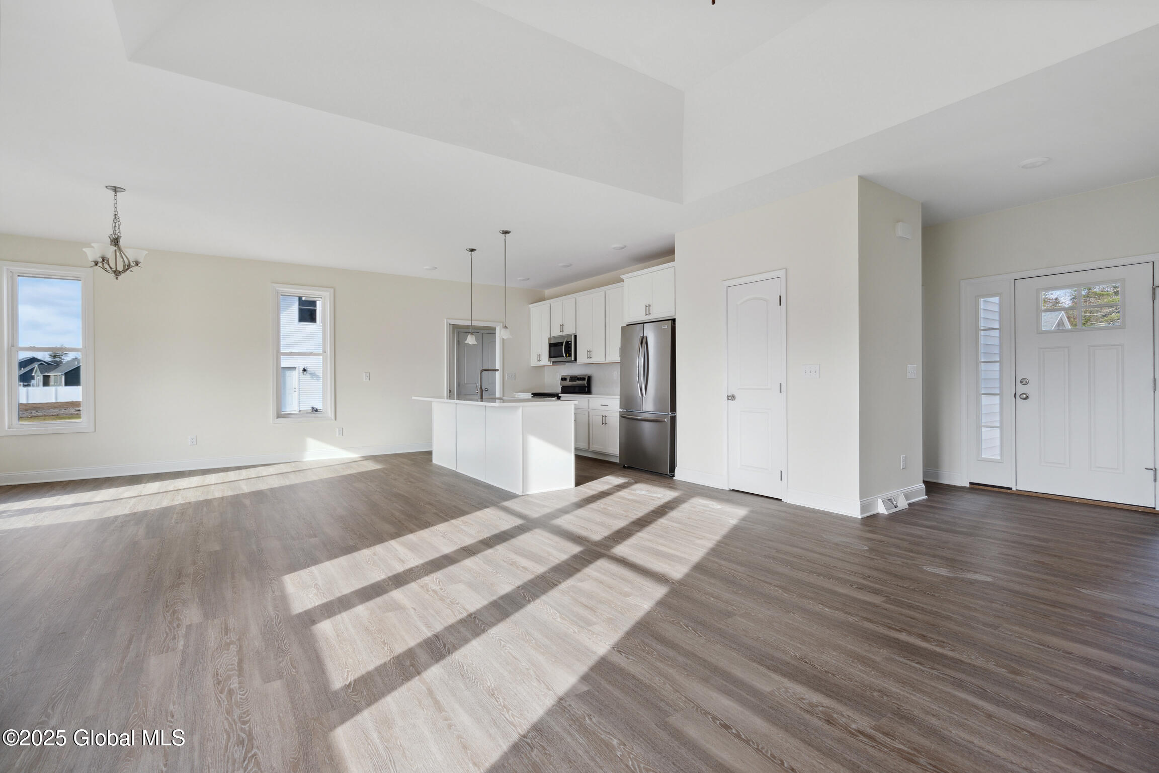 20 Eastpointe Drive, Saratoga Springs, New York image 4