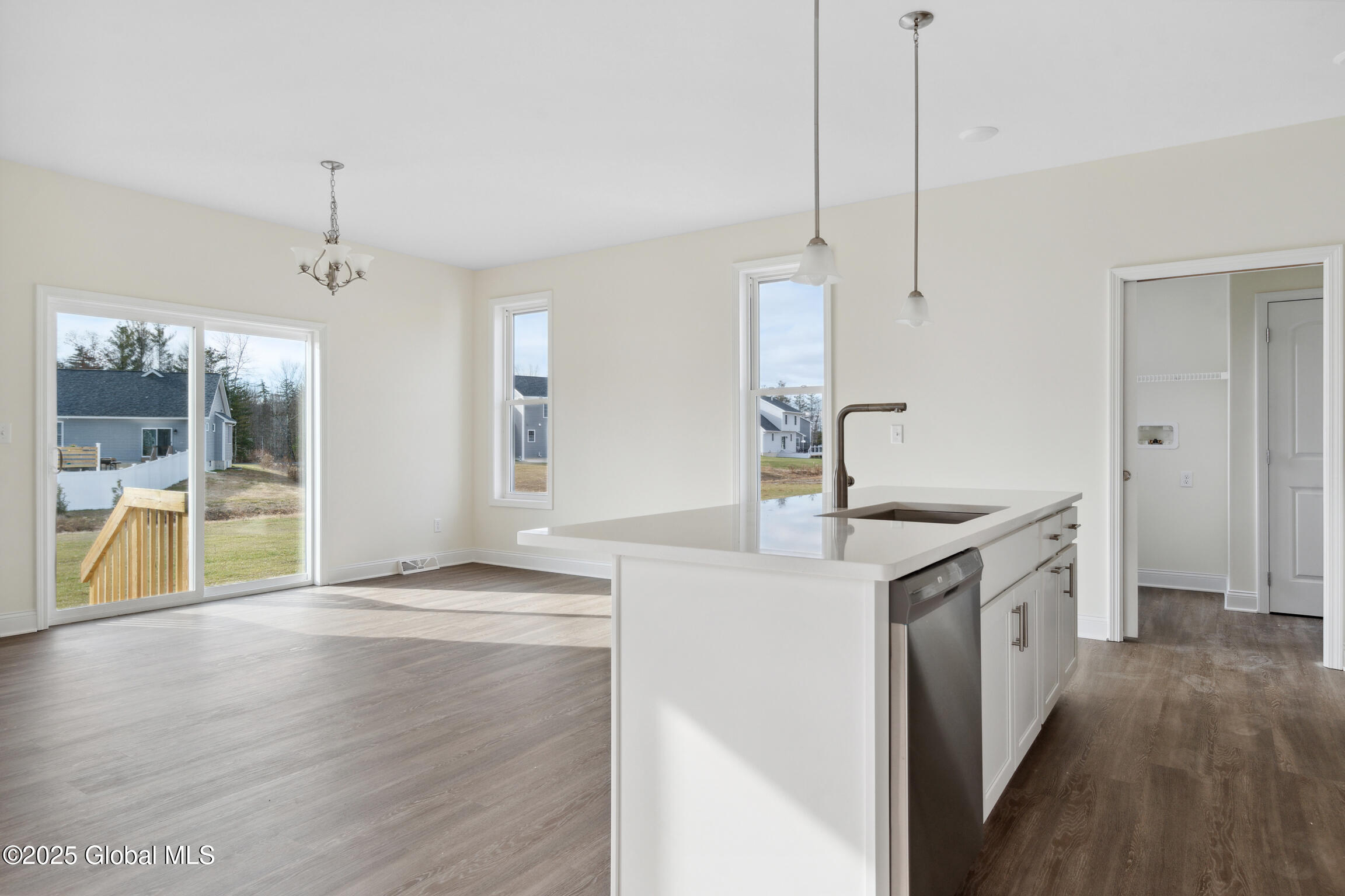 20 Eastpointe Drive, Saratoga Springs, New York image 8