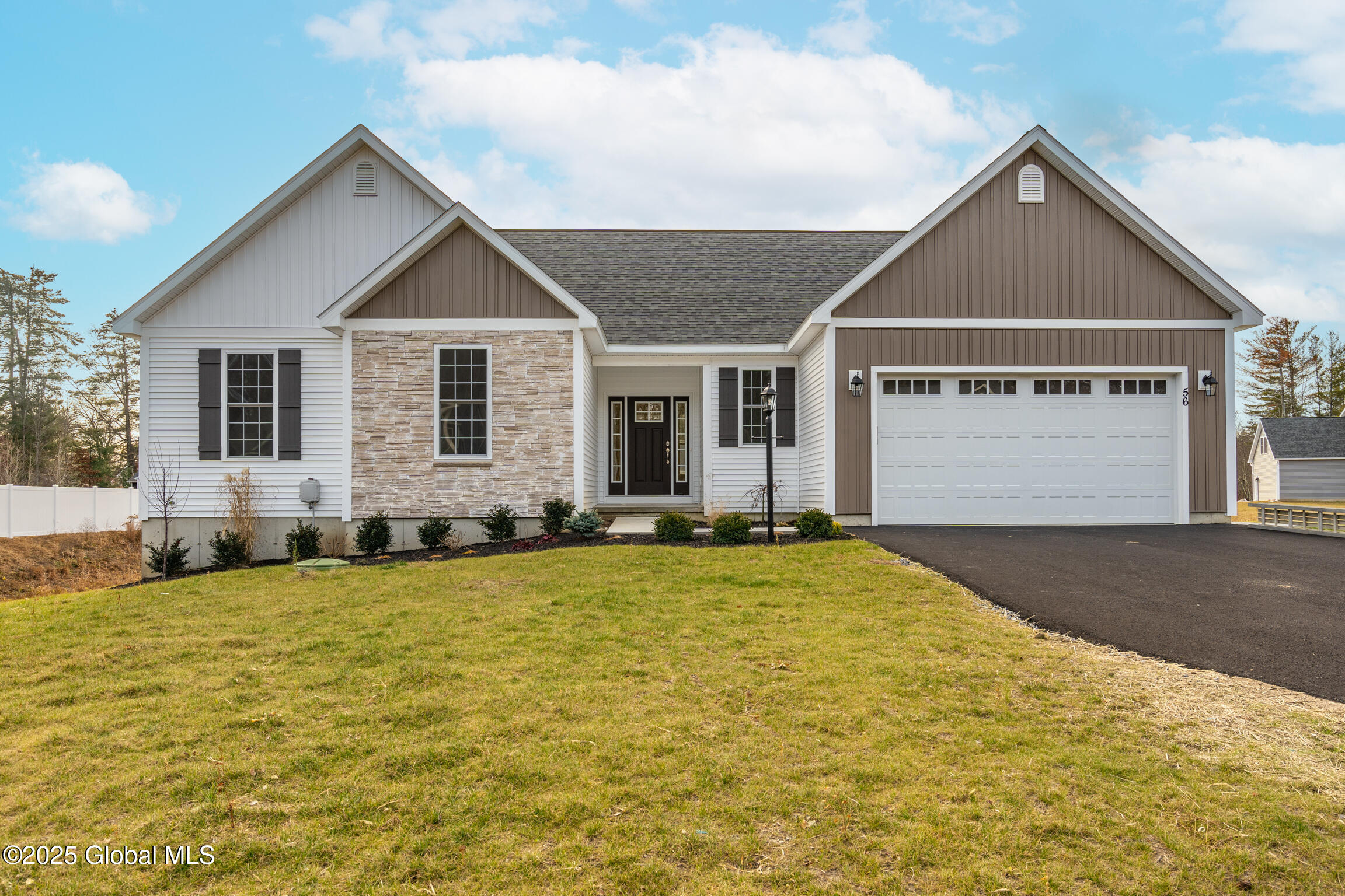 20 Eastpointe Drive, Saratoga Springs, New York image 1