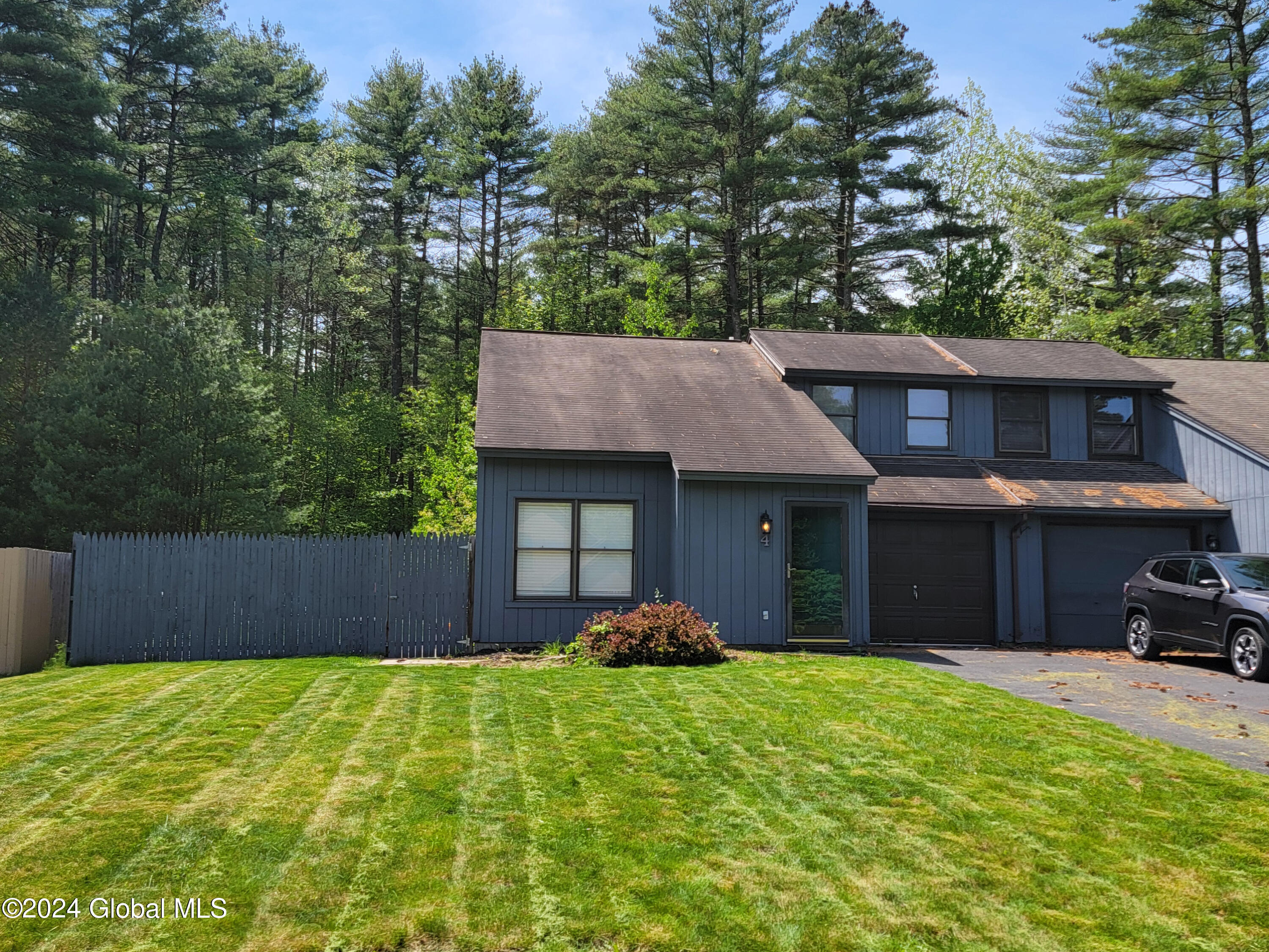 4 Queen Ann Court, Queensbury, New York image 1