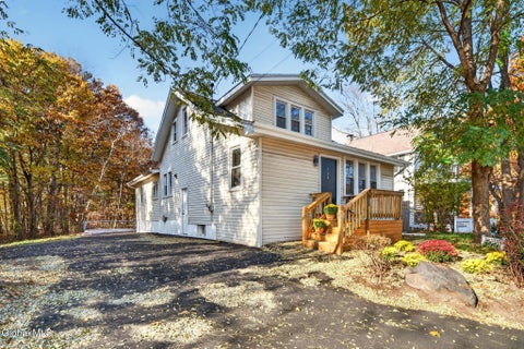 Photo of 169 Schoolhouse Road, Guilderland, NY 12203 (MLS # 202629320)