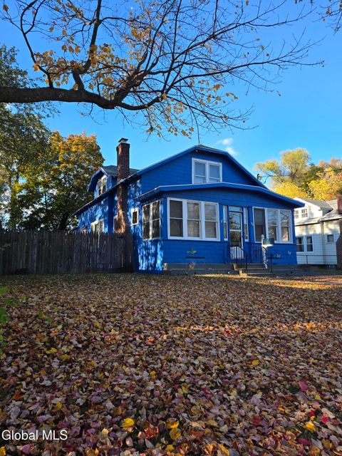 Photo of 2 Delafield Drive, Colonie, NY 12205 (MLS # 202529890)