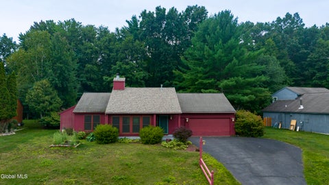 Photo of 85 Meadow Rue Place, Malta, NY 12020 (MLS # 202625661)