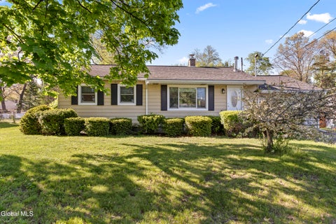 Homes For Sale - 14 Marie Parkway<br/> Albany County, Loudonville, NY 12211
