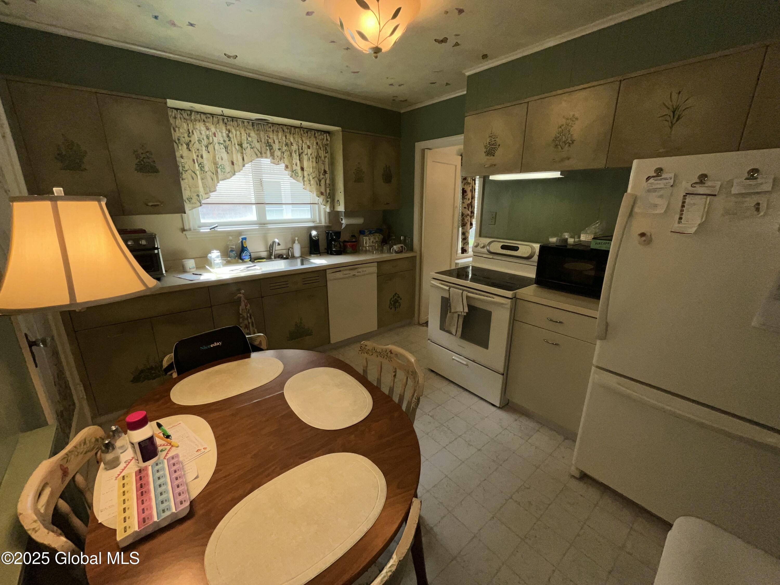 46 Valleyview Avenue, Troy, New York image 14