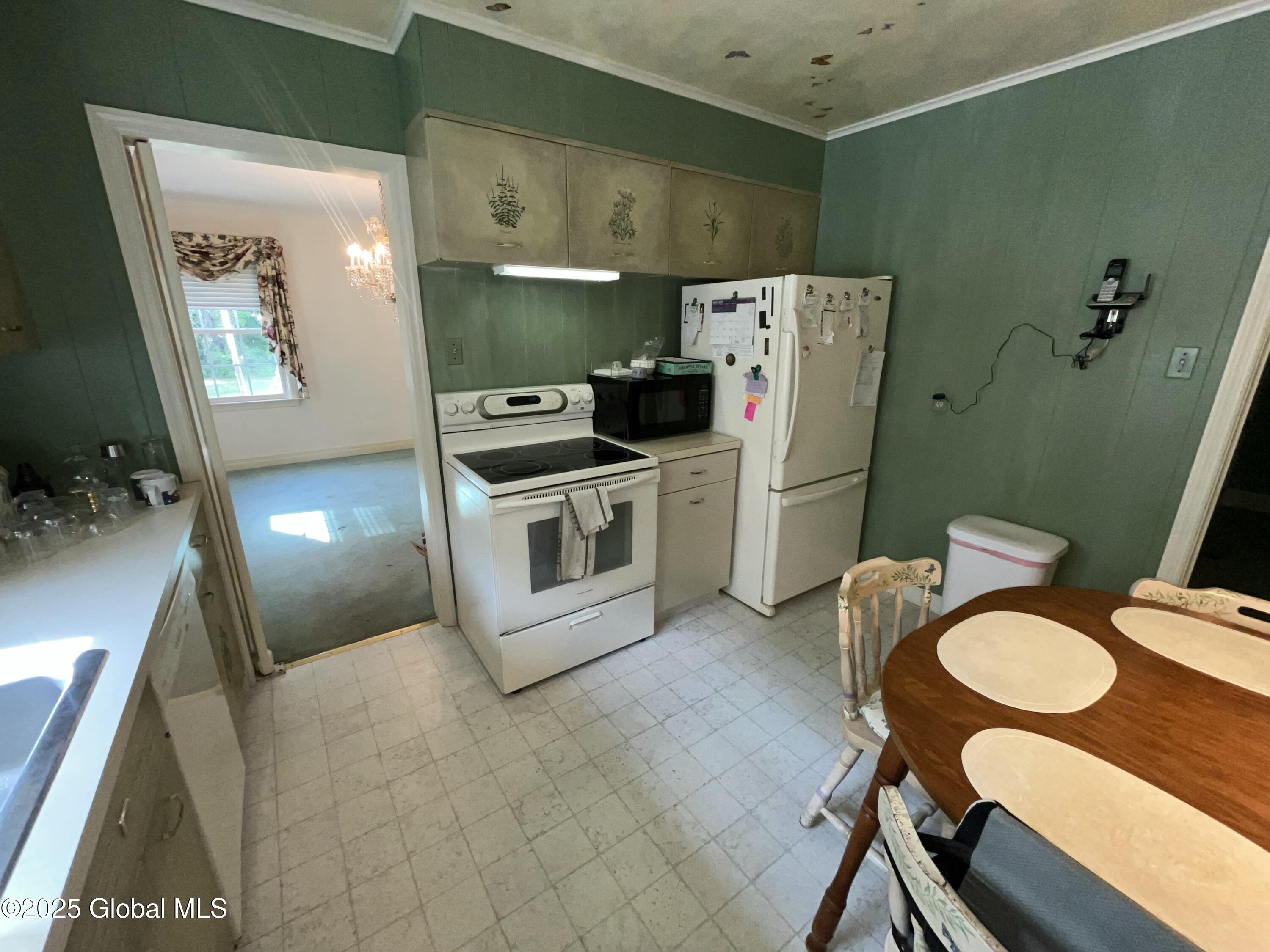 46 Valleyview Avenue, Troy, New York image 13