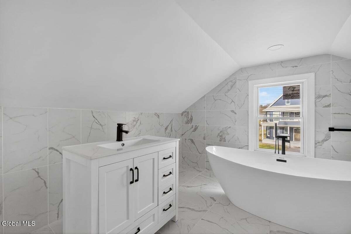 Rotterdam, New York 12306, United States, 3 Bedrooms Bedrooms, ,2 BathroomsBathrooms,Residential,Active,241377