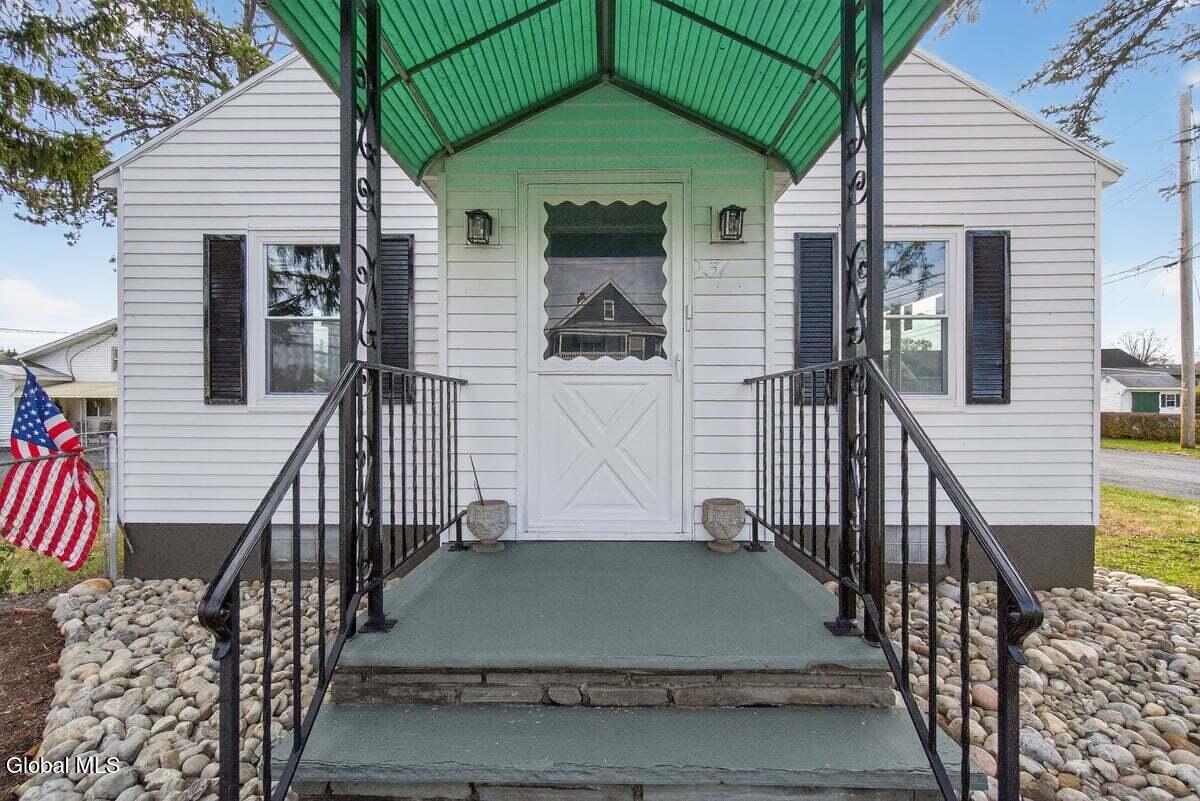 Rotterdam, New York 12306, United States, 3 Bedrooms Bedrooms, ,2 BathroomsBathrooms,Residential,Active,241377