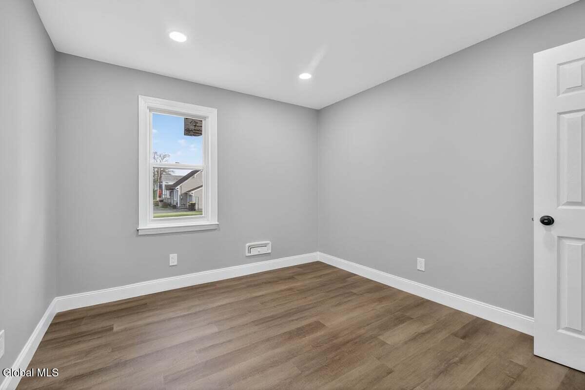 Rotterdam, New York 12306, United States, 3 Bedrooms Bedrooms, ,2 BathroomsBathrooms,Residential,Active,241377