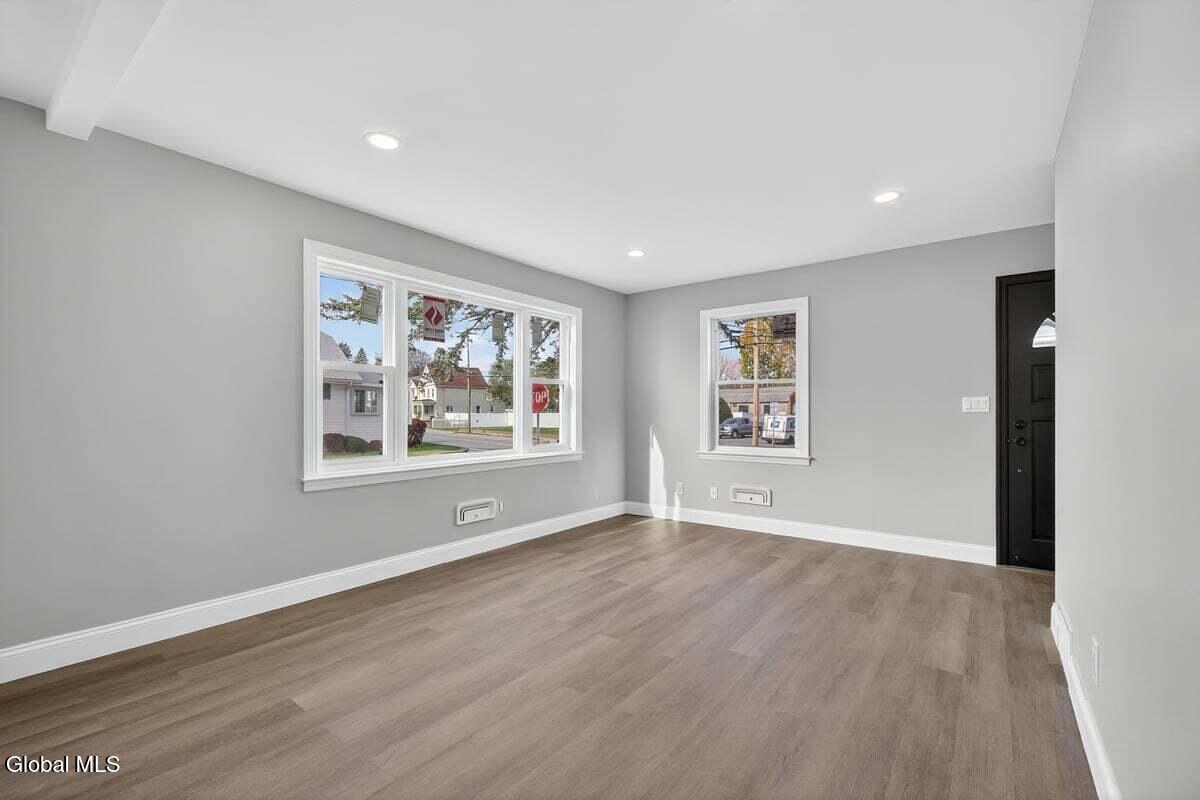 Rotterdam, New York 12306, United States, 3 Bedrooms Bedrooms, ,2 BathroomsBathrooms,Residential,Active,241377