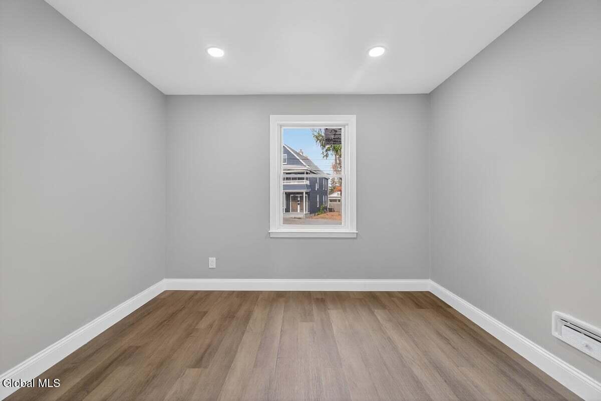 Rotterdam, New York 12306, United States, 3 Bedrooms Bedrooms, ,2 BathroomsBathrooms,Residential,Active,241377