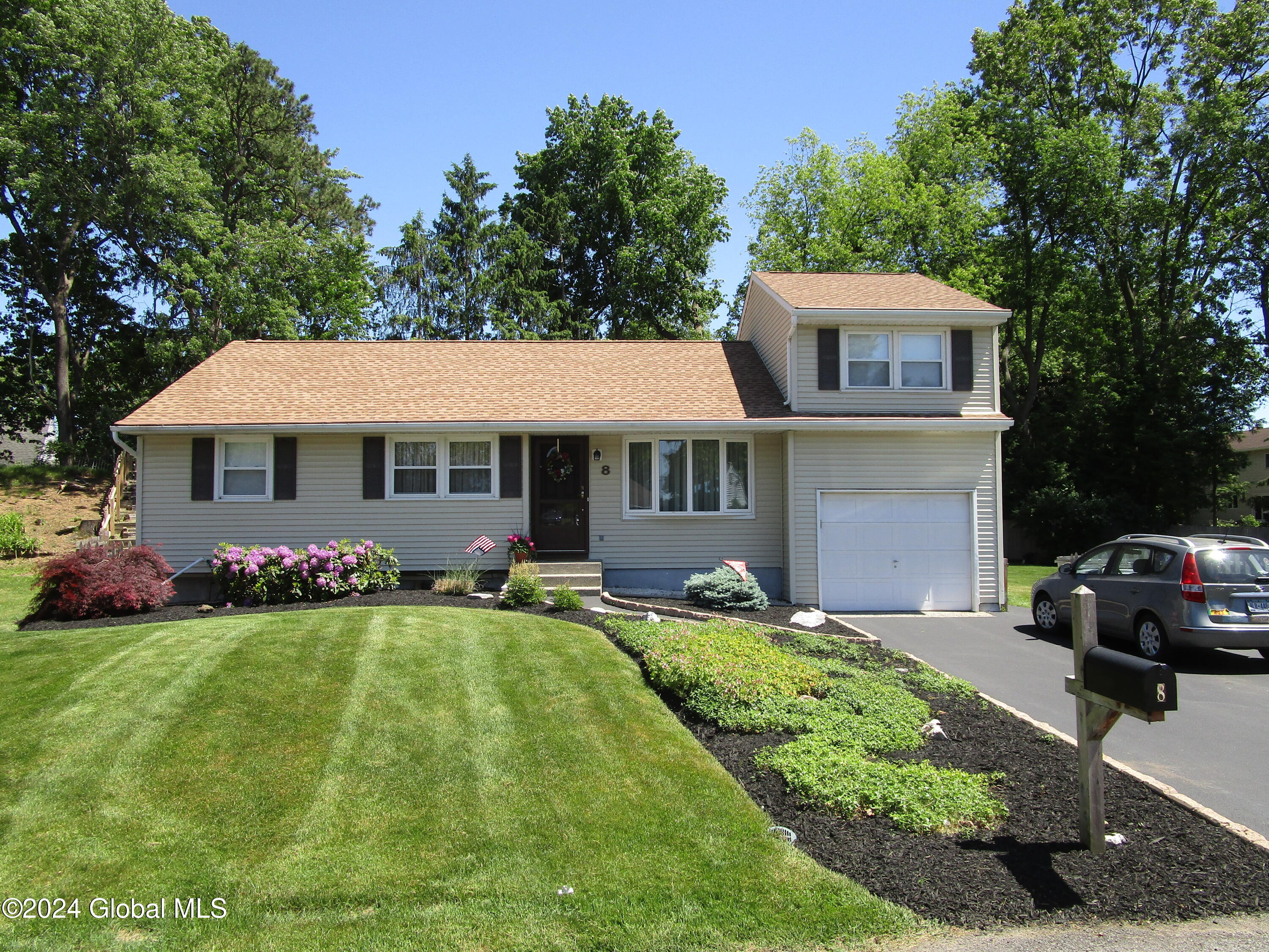 8 Mason Court Ct, Loudonville, New York image 1