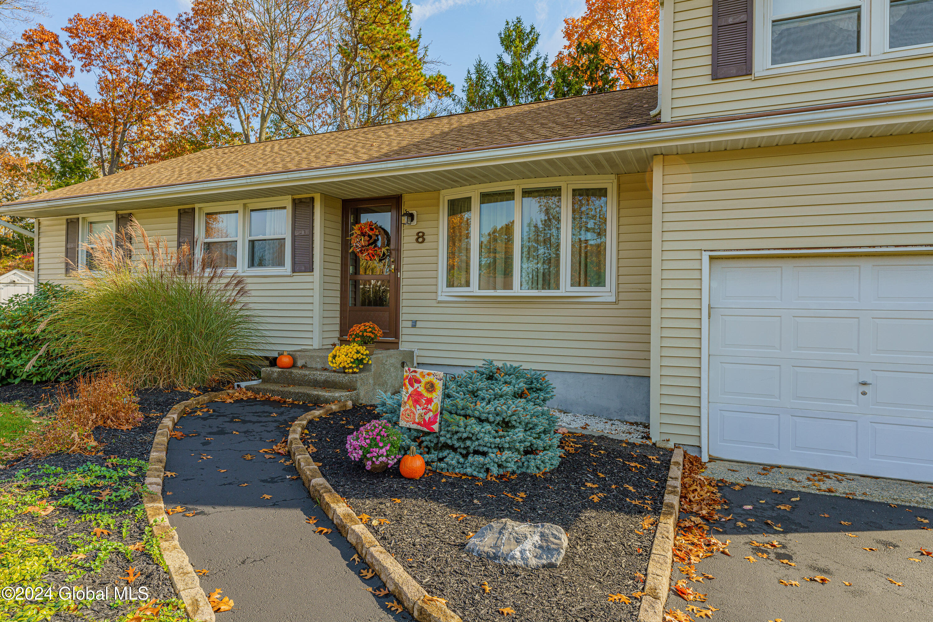 8 Mason Court Ct, Loudonville, New York image 2