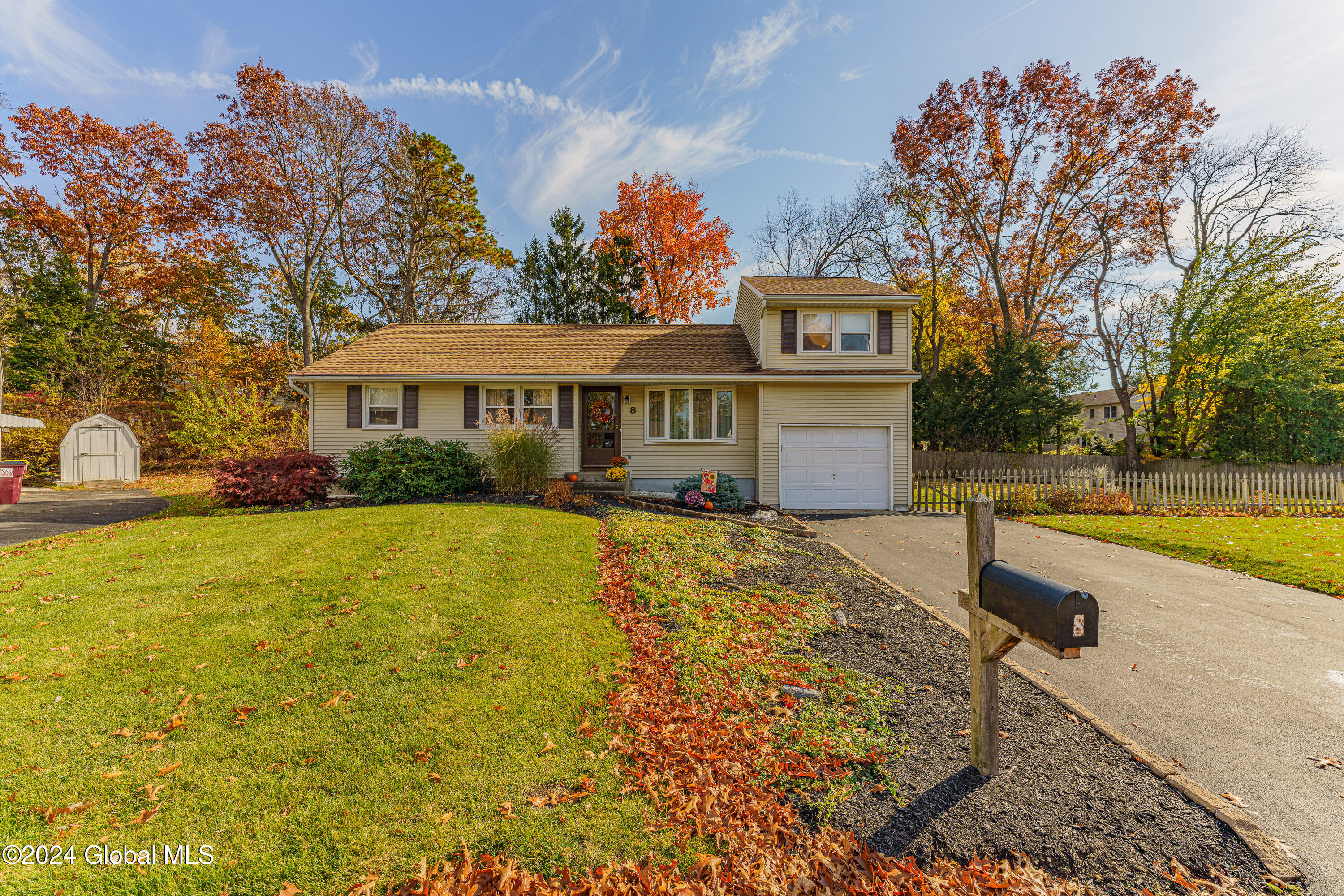 8 Mason Court Ct, Loudonville, New York image 3