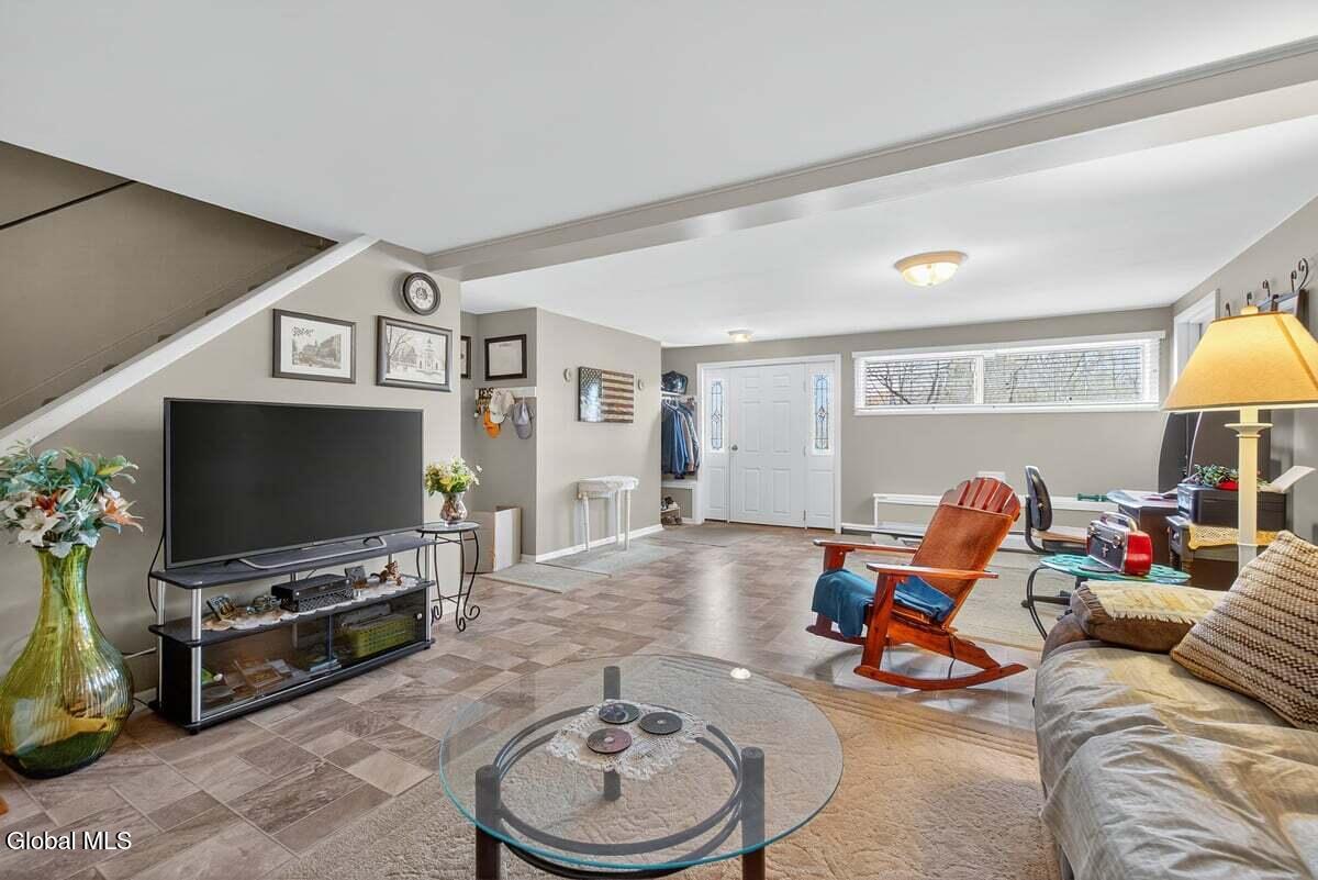 Schenectady, New York 12306, United States, 4 Bedrooms Bedrooms, ,2 BathroomsBathrooms,Residential,Active,241332