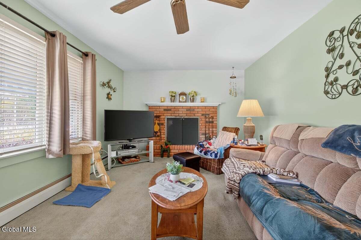 Schenectady, New York 12306, United States, 4 Bedrooms Bedrooms, ,2 BathroomsBathrooms,Residential,Active,241332