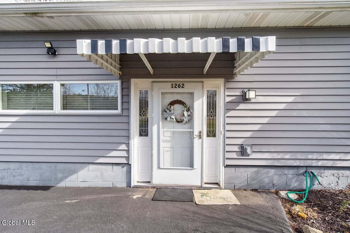 Schenectady, New York 12306, United States, 4 Bedrooms Bedrooms, ,2 BathroomsBathrooms,Residential,Active,241332