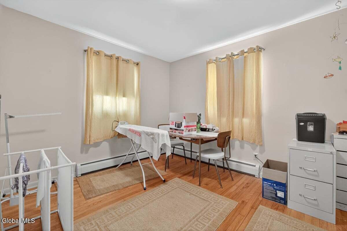 Schenectady, New York 12306, United States, 4 Bedrooms Bedrooms, ,2 BathroomsBathrooms,Residential,Active,241332