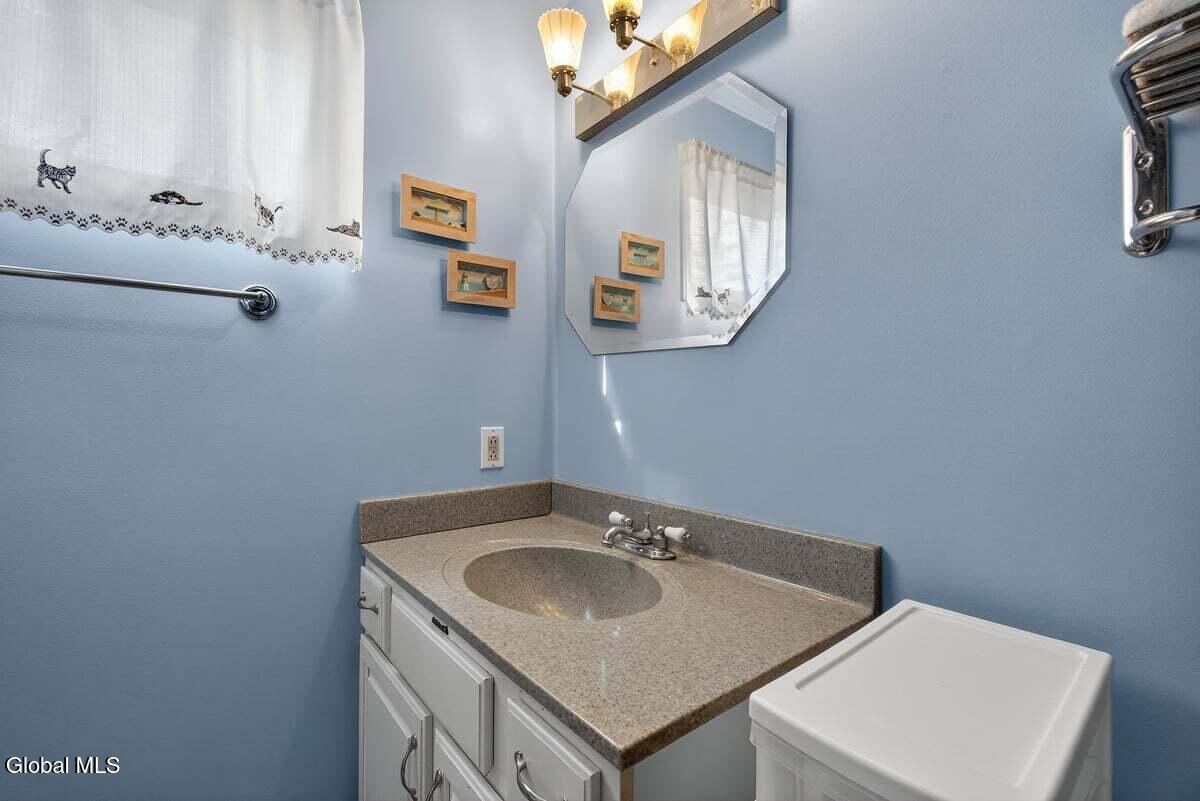 Schenectady, New York 12306, United States, 4 Bedrooms Bedrooms, ,2 BathroomsBathrooms,Residential,Active,241332