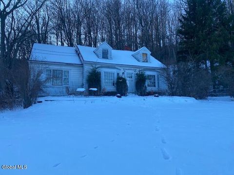 Photo of 8 Indian Ledge Road, Voorheesville, NY 12186 (MLS # 202611191)