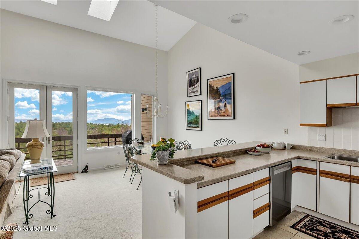 60 Top Of The World Road