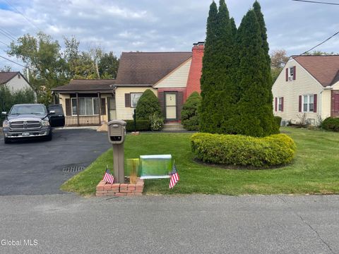 Photo of 31 St George Place, Colonie, NY 12304 (MLS # 202528420)