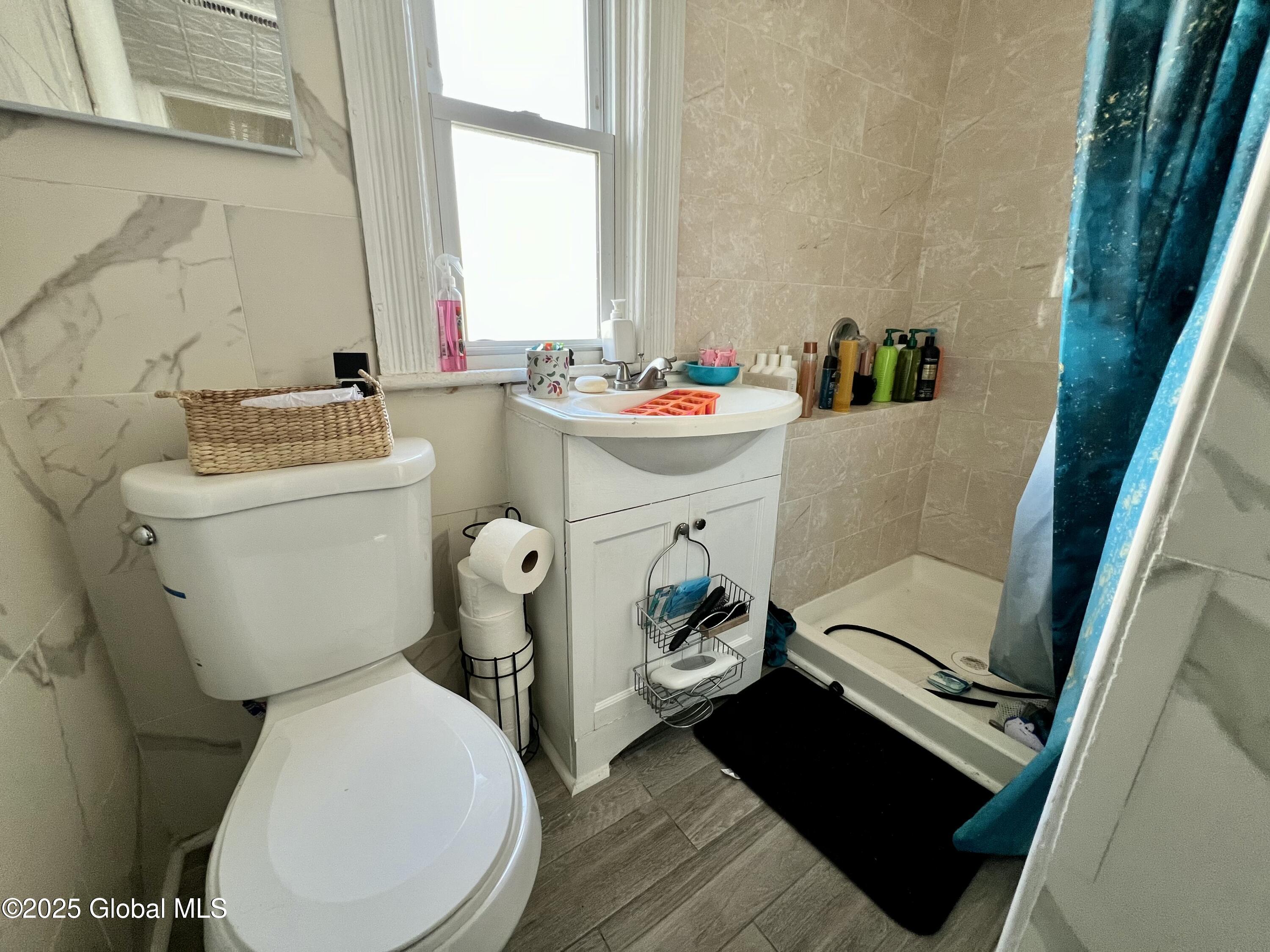 Schenectady, New York 12307, United States, 5 Bedrooms Bedrooms, ,2 BathroomsBathrooms,Residential,Active,100976