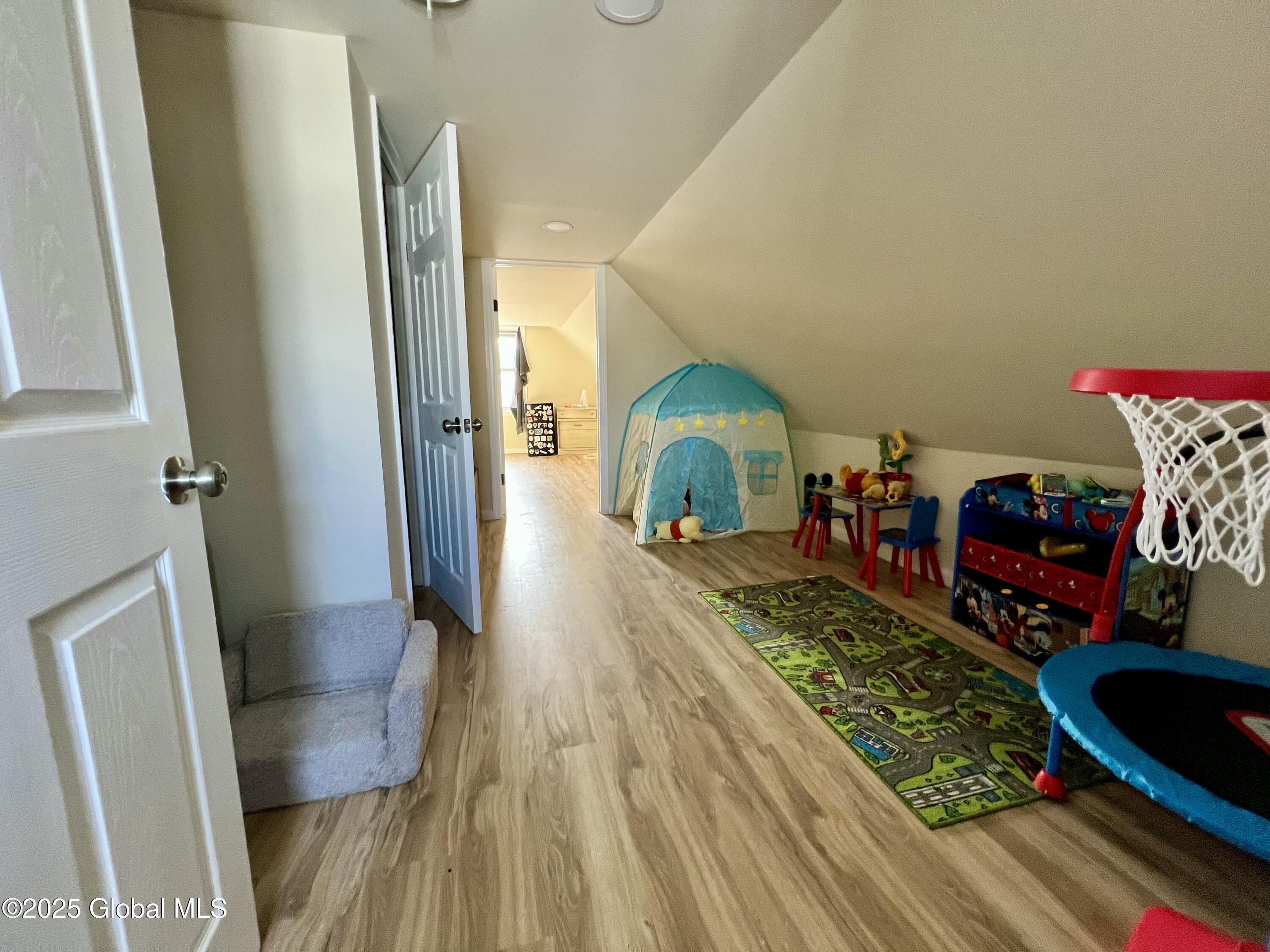 Schenectady, New York 12307, United States, 5 Bedrooms Bedrooms, ,2 BathroomsBathrooms,Residential,Active,100976