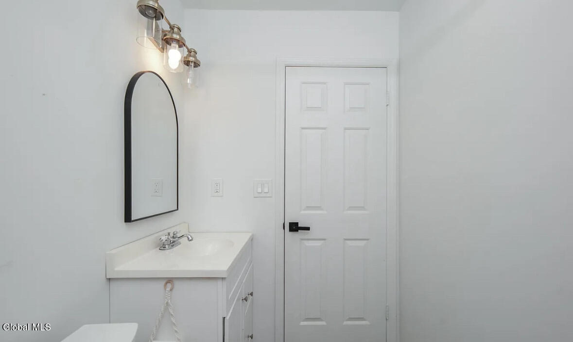 Greenfield Center, New York 12833, United States, 3 Bedrooms Bedrooms, ,2 BathroomsBathrooms,Residential,Pending,202886