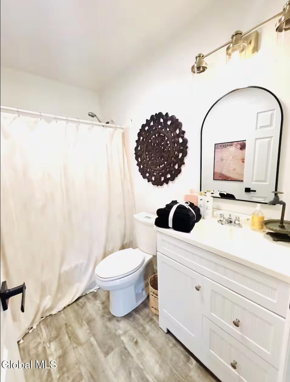 Greenfield Center, New York 12833, United States, 3 Bedrooms Bedrooms, ,2 BathroomsBathrooms,Residential,Pending,202886