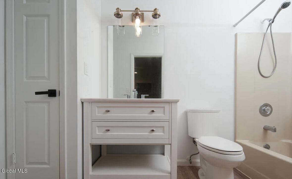 Greenfield Center, New York 12833, United States, 3 Bedrooms Bedrooms, ,2 BathroomsBathrooms,Residential,Pending,202886