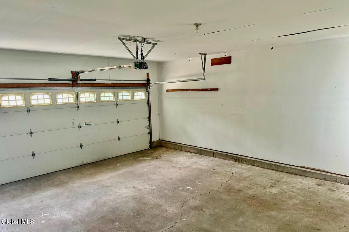 Greenfield Center, New York 12833, United States, 3 Bedrooms Bedrooms, ,2 BathroomsBathrooms,Residential,Pending,202886