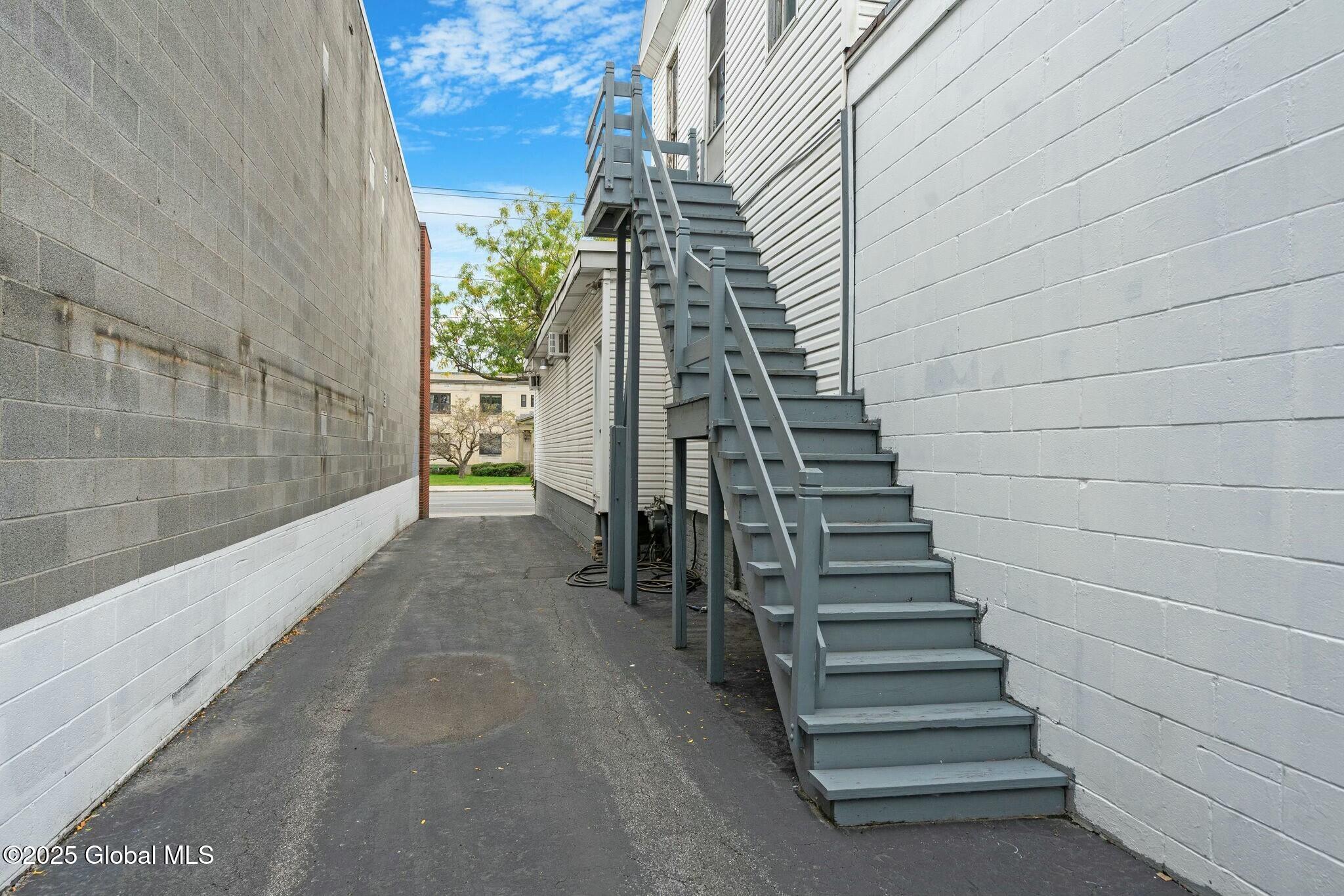891 Madison Avenue, Albany, New York image 3