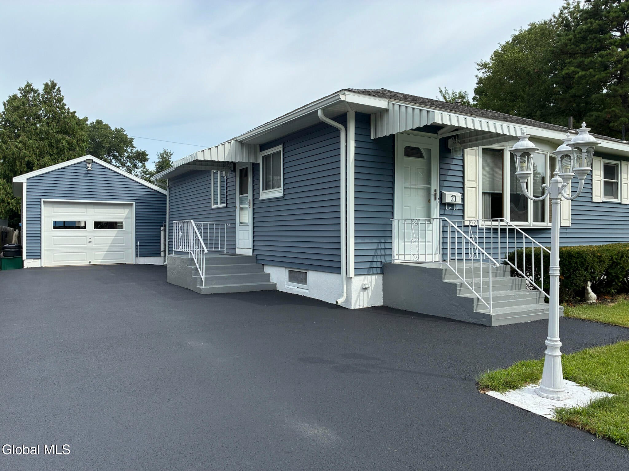 21 Huckleberry Lane